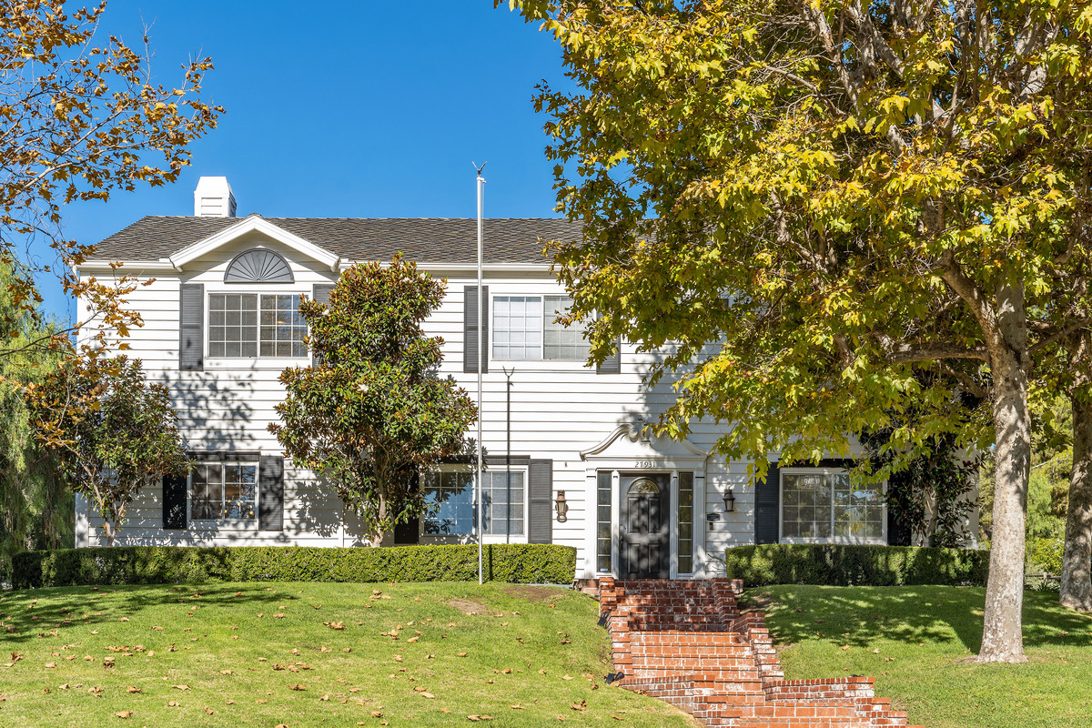 Welcoming residential home exterior at Casa Recovery in South Orange County